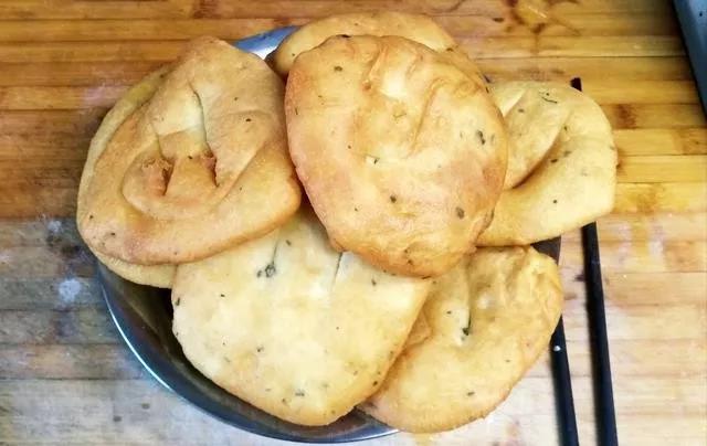 餛飩、刀削面、面條、肉夾饃、餡餅、發(fā)面油餅的和面方法及配方